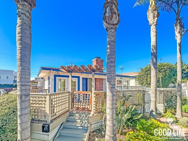 Building Photo - Beachside 2BR Home in Pacific Beach | Steps to the Sand