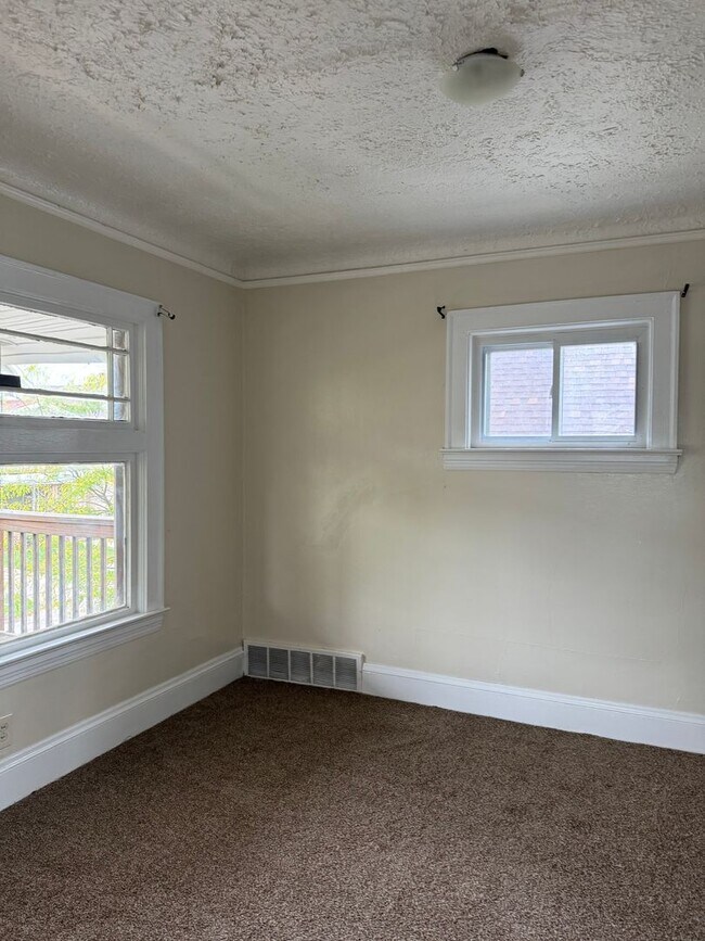 Photo - 4115 E 143rd St Unit UP