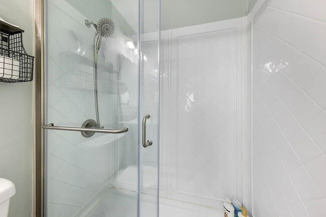 Photo - 324 E 35th St