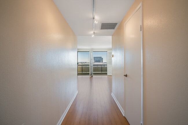 Photo - 321 S San Vicente Blvd Unidad 705
