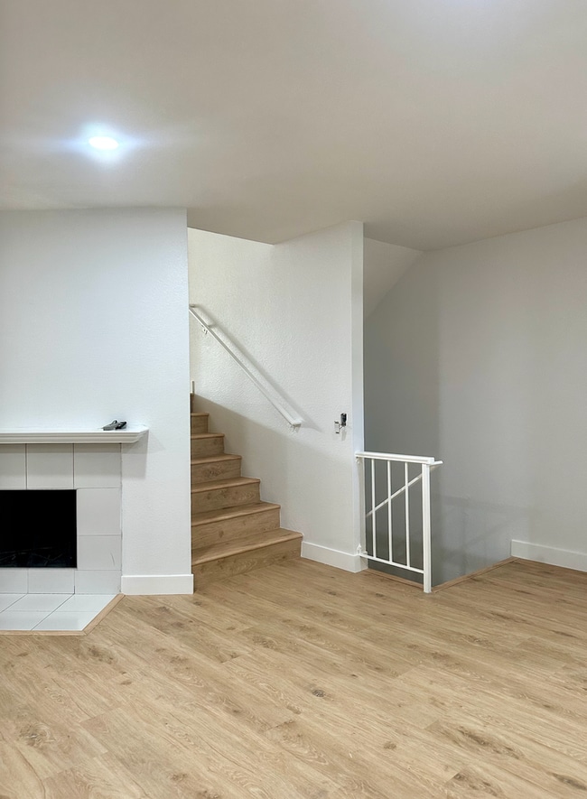 Building Photo - Beautiful & Cozy West Hills Adjacent Condo in Secure Building - MOVE IN READY