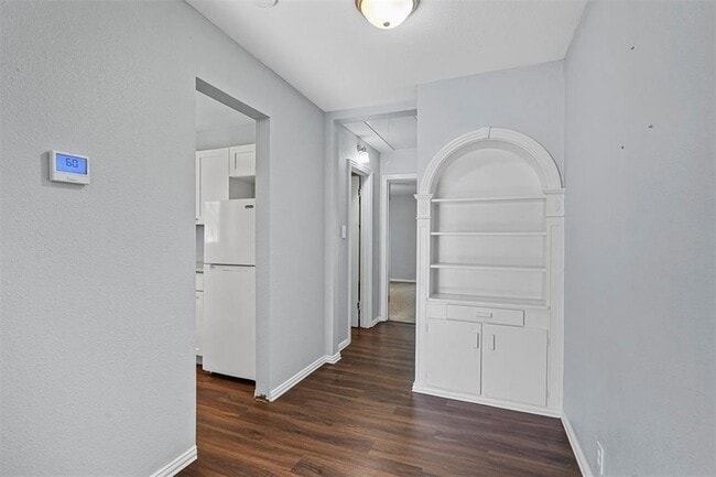 Photo - 210 W Willingham St