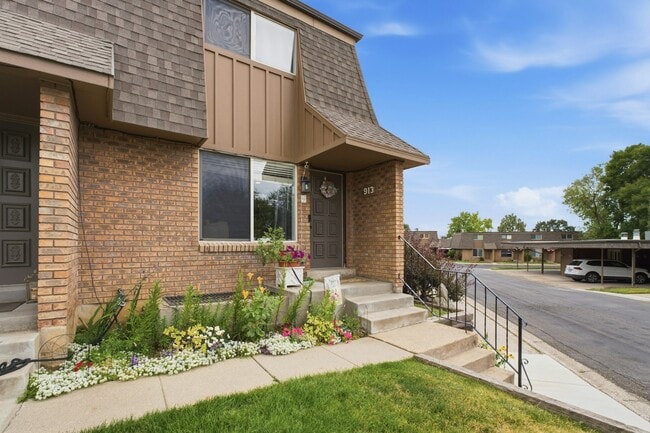 Building Photo - 913 S 1213 E