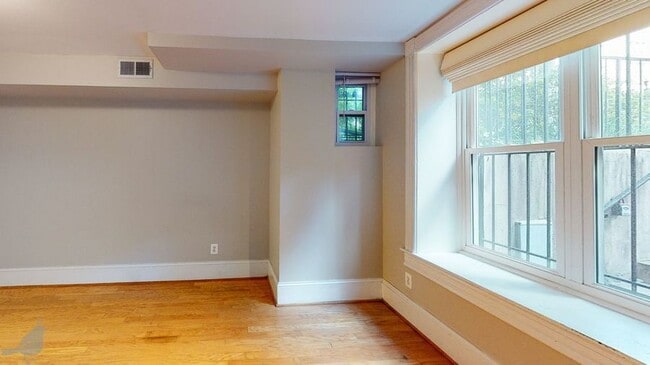 Building Photo - 2032 16th St NW Unit 1
