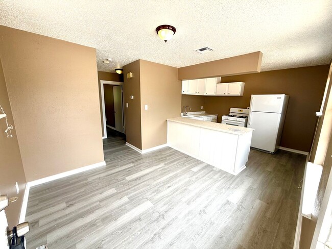 Photo - AVAILABLE NOW! 2 Bedroom / 1 Bath Duplex Near Brooks City Base!