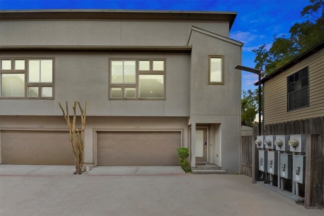 Photo - 241 N Lenox St