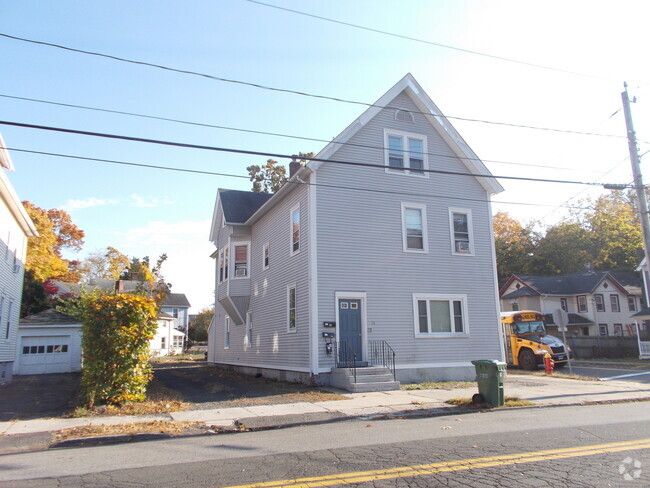 Building Photo - 26 Valley St Unit 1st Floor Rental