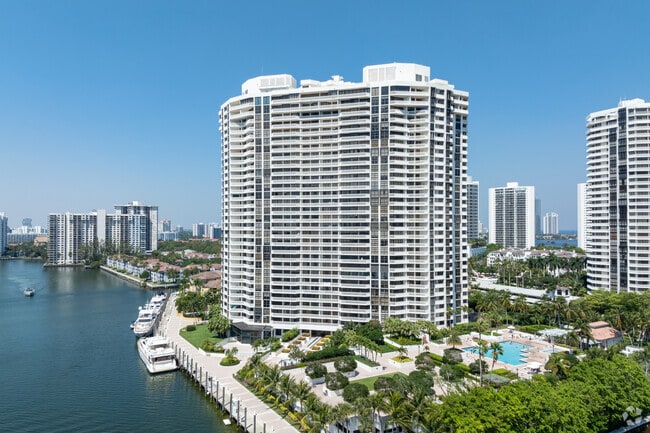 1000 E Island Blvd - 1000 E Island Blvd