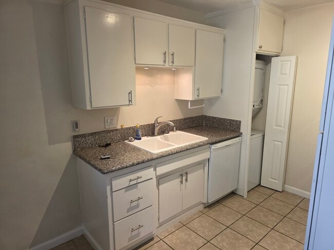 Building Photo - 3583 E N St Unit 2