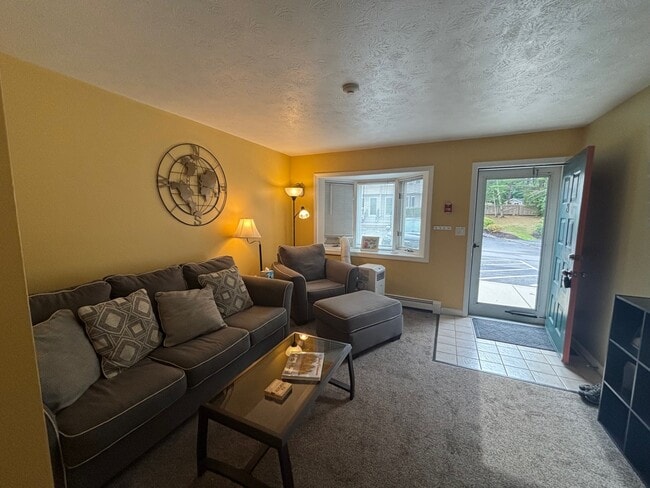 Photo - 266 Endicott St N