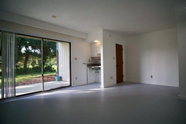 Photo - Studio in Grenelefe now available!