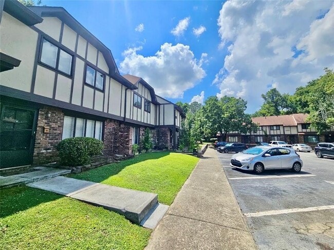 Photo - 1192 Ashborough Dr Unit B