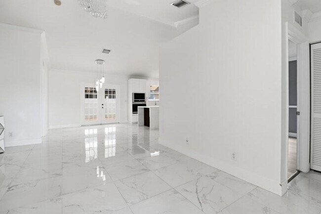 Photo - 105 Vanessa St