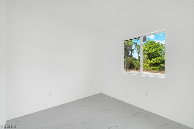 Photo - 724 Lamar St E