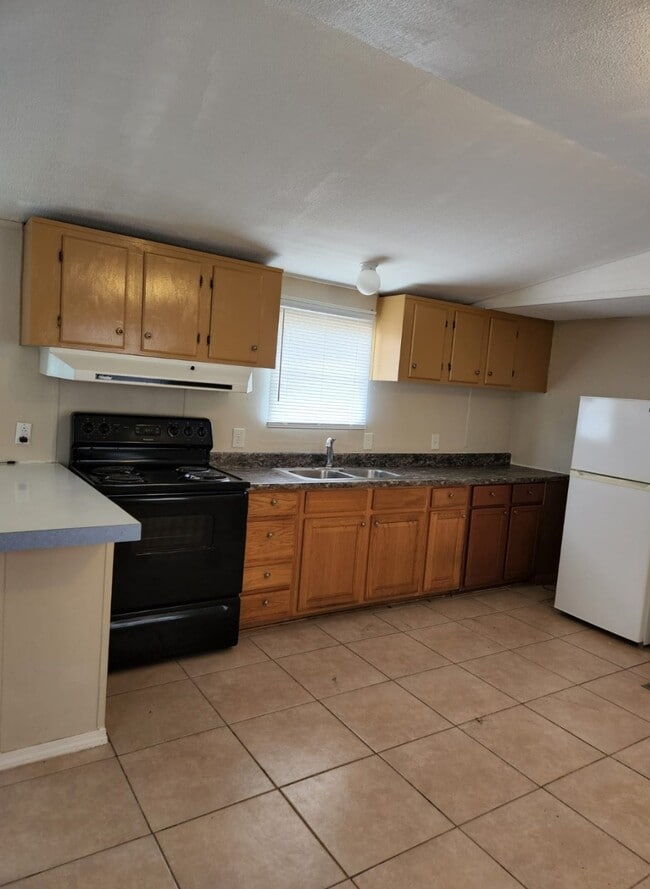 Photo - 421 E Zipp Rd