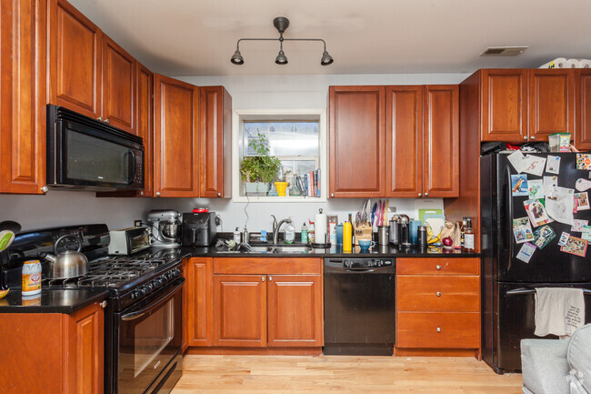 Building Photo - 1357 N Artesian Ave Unit 2 Rental