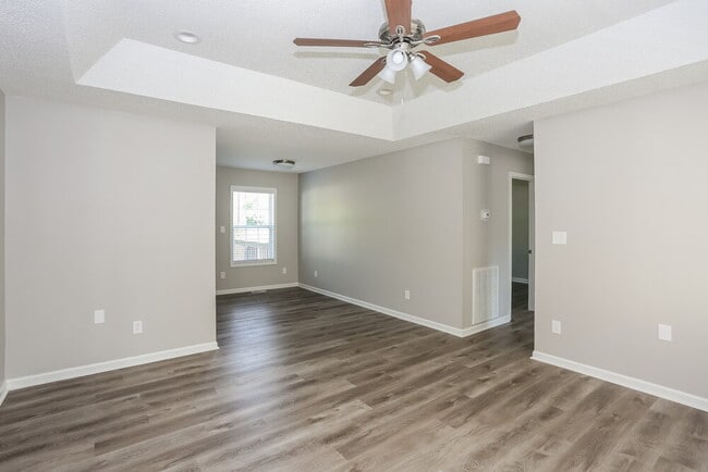 Photo - 610 Helms Dr