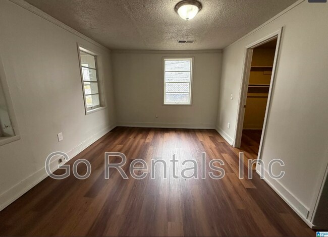 Photo - 2212 20th St N