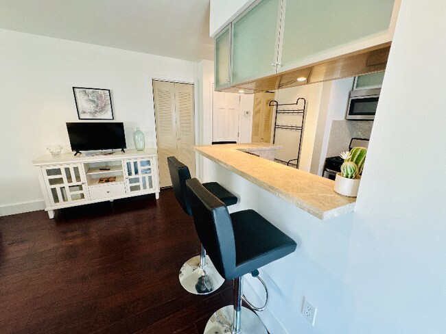 Photo - 741 6th St Unidad 102 W