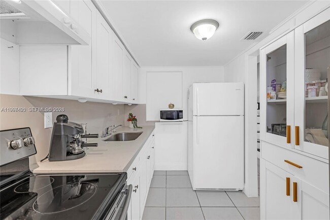 Photo - 1675 W 57th St