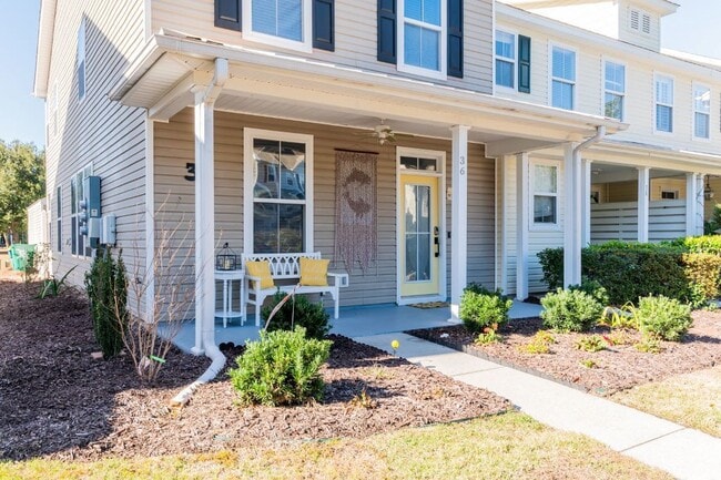 Photo - Three Bedroom Updated Townhome in Bluffton Park!