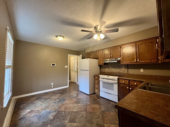 Photo - 220 Austinville Rd SW