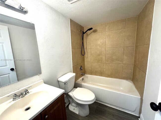 Photo - 1525 NE 135th St Unit 03