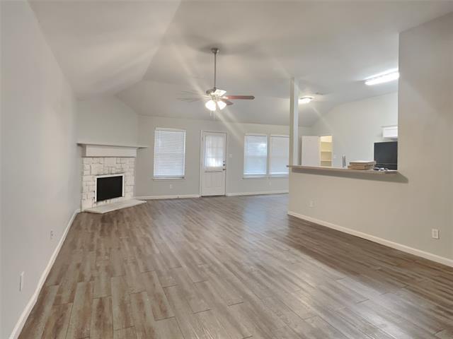 Photo - 1562 Sandhurst Dr