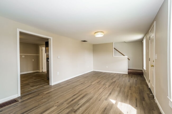 Photo - 833 Clarendon Ave Unit 833 Clardendon Avenue: Front House