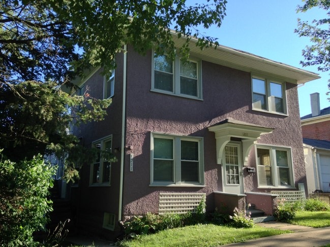 Building Photo - 1209 E 9th St Unit 0