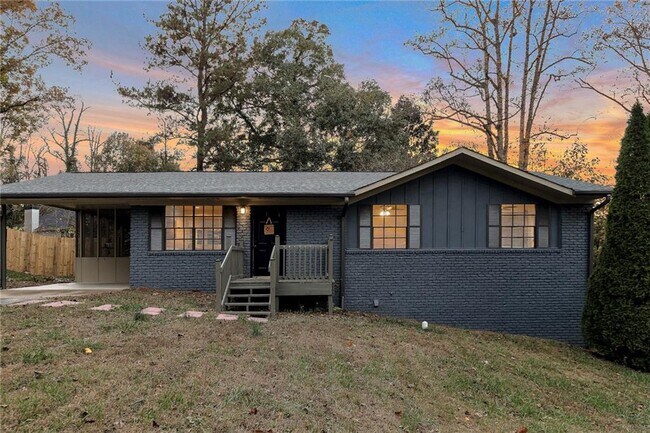 Building Photo - 3390 Creek Valley Dr SE Rental