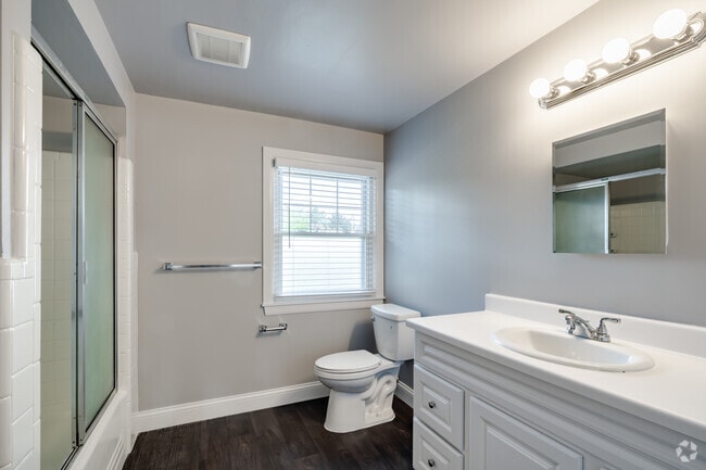 3BR, 1.5BA - 1,200SF - Bathroom