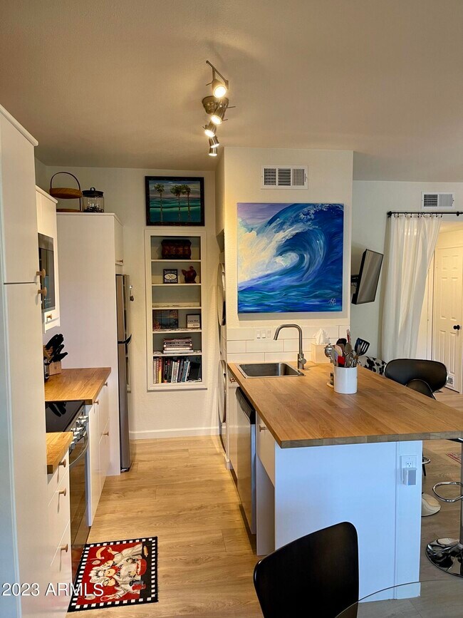 Photo - 9711 E Mountain View Rd Unidad 1539