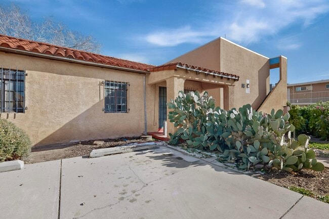 Photo - 116 Columbia Dr SE