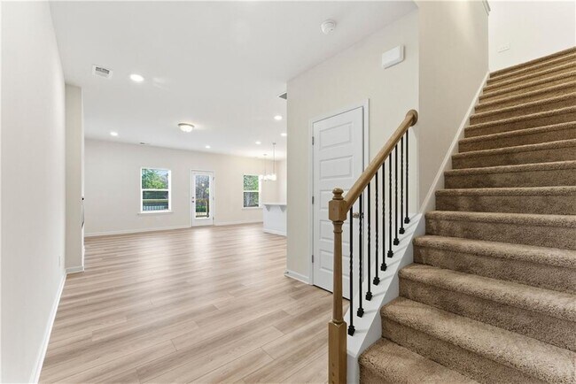 Photo - 22 Jacobs Farm Dr SE