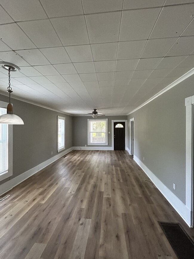 Photo - 706 W Kansas St