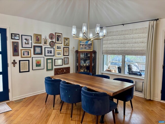 Photo - 292 Blackthorn Ln