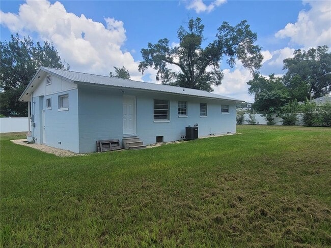 Photo - 2400 NE 57th Pl