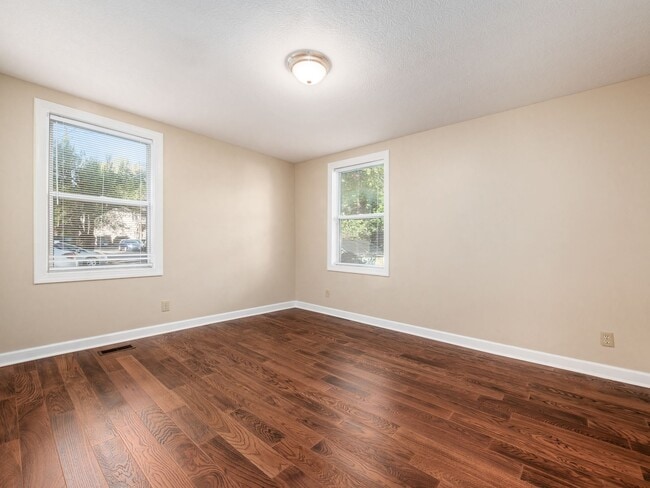 Photo - 1447 Hunter Ave