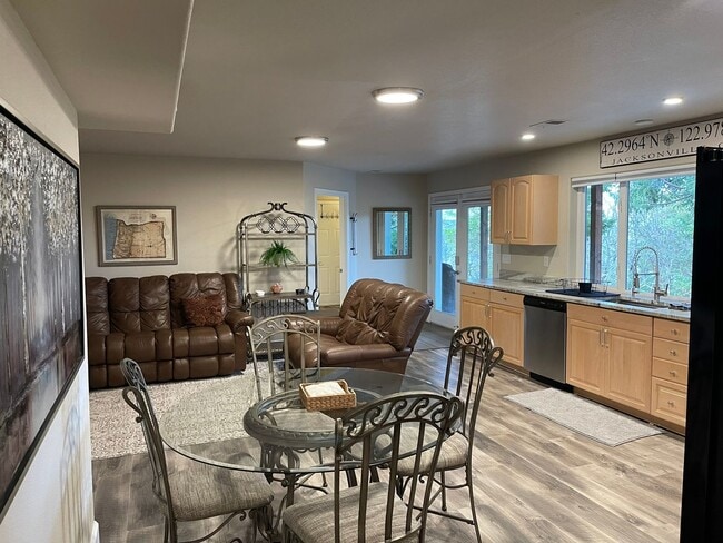 Building Photo - Juanita Retreat: Beautiful Setting on Rural Property Close to Downtown Jacksonville $300 Utility Fee