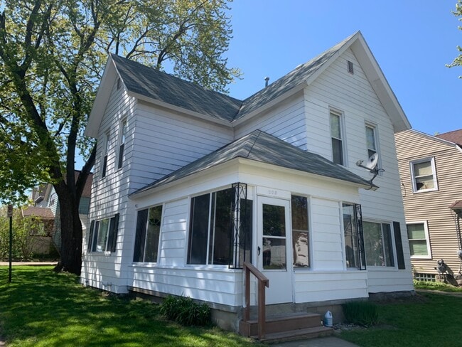 Photo - 703 Fremont Ave NW