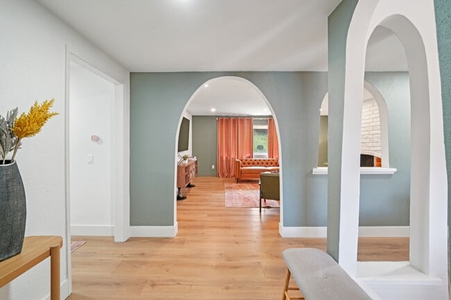 Photo - 1500 Country Club Dr