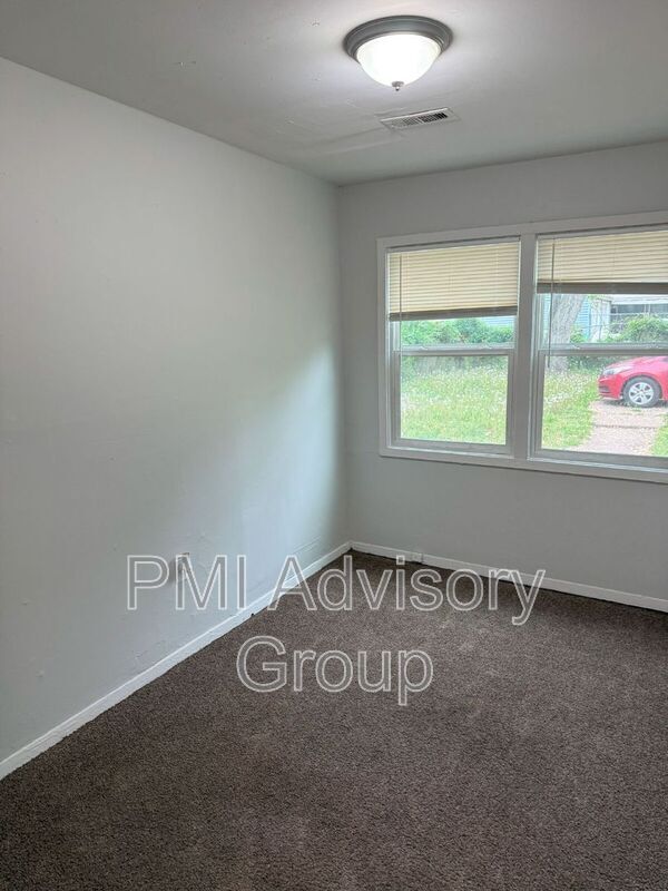 Photo - 3368 SE Girard St