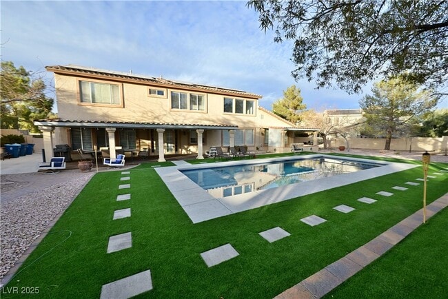 Photo - 385 Glenridding St