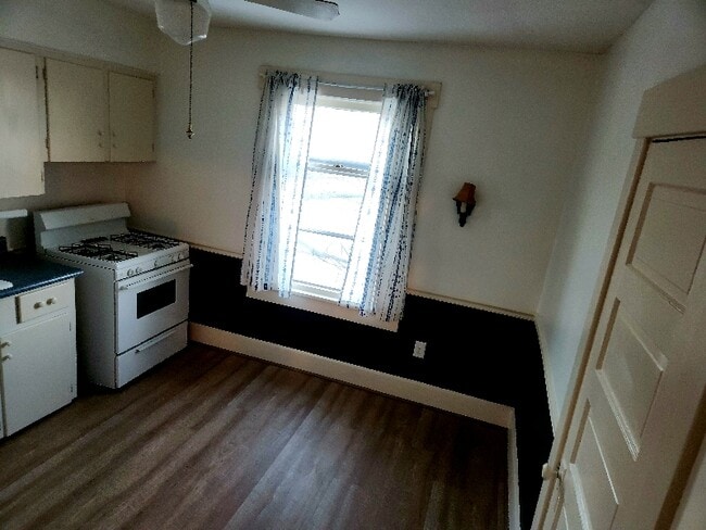 Photo - 446 Hower St NE