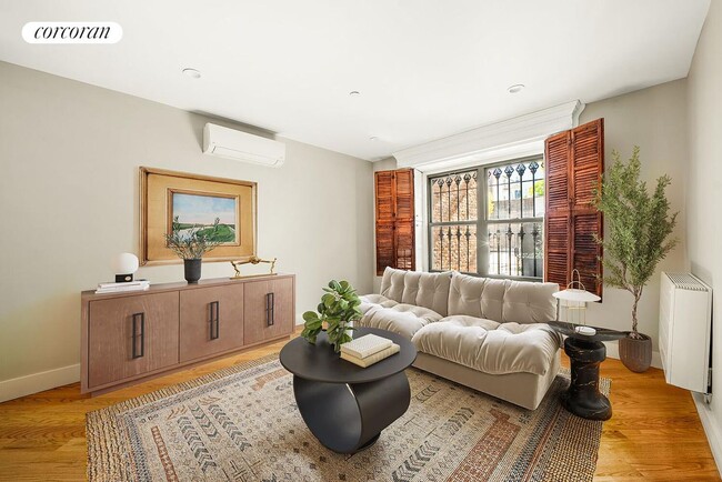 Photo - 1079 Bergen St