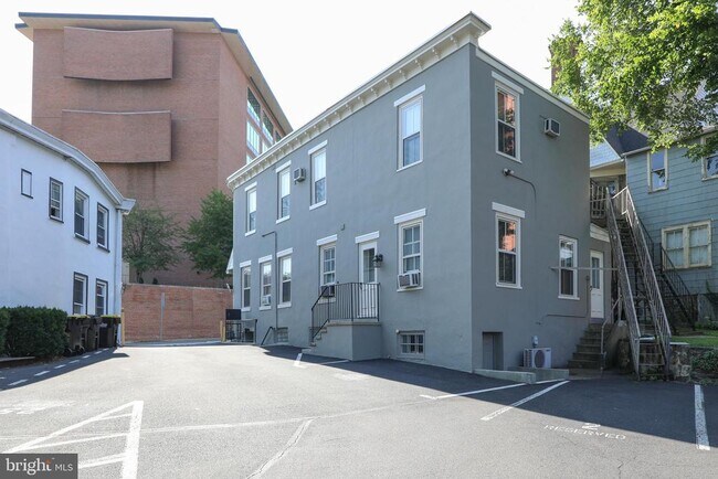 Photo - 114 N Main St Unidad 2A