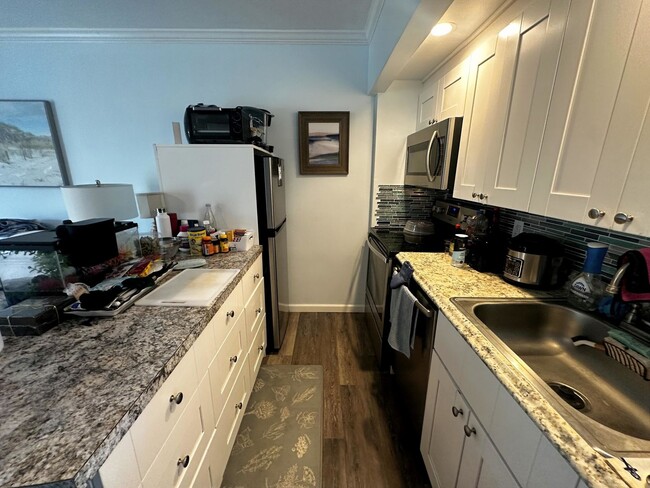 Photo - Cozy Updated Studio Unit in Central Island...