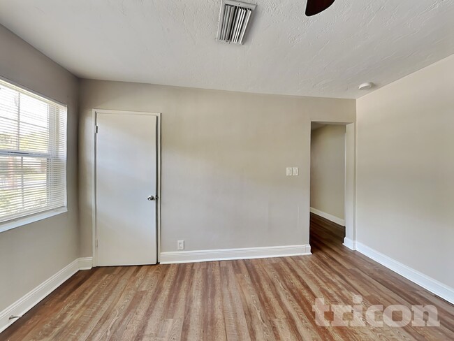 Photo - 3909 W Wallace Ave