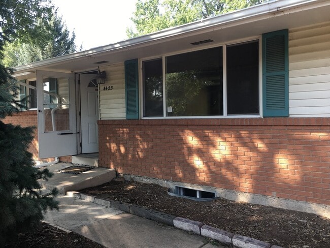 Building Photo - 5 Bedroom Home Near Mitchell High School